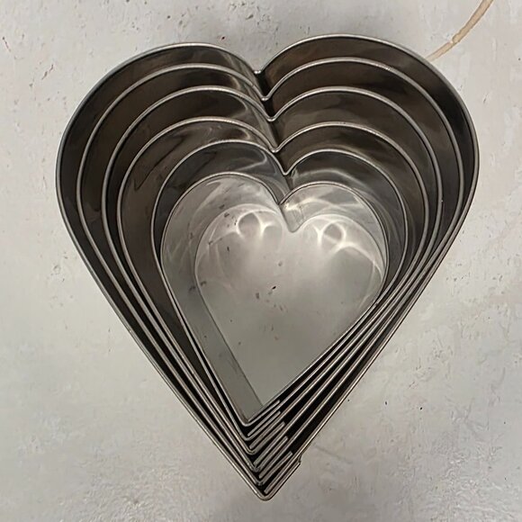 Ateco Metal Heart Cutters 6 Piece Set Cookies Sandwiches Hors d'Oeuvres - Picture 2 of 6